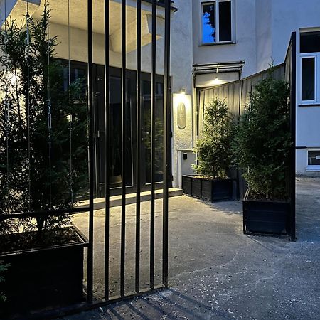 City Garage Apartment - Lwowska 9 ワルシャワ エクステリア 写真