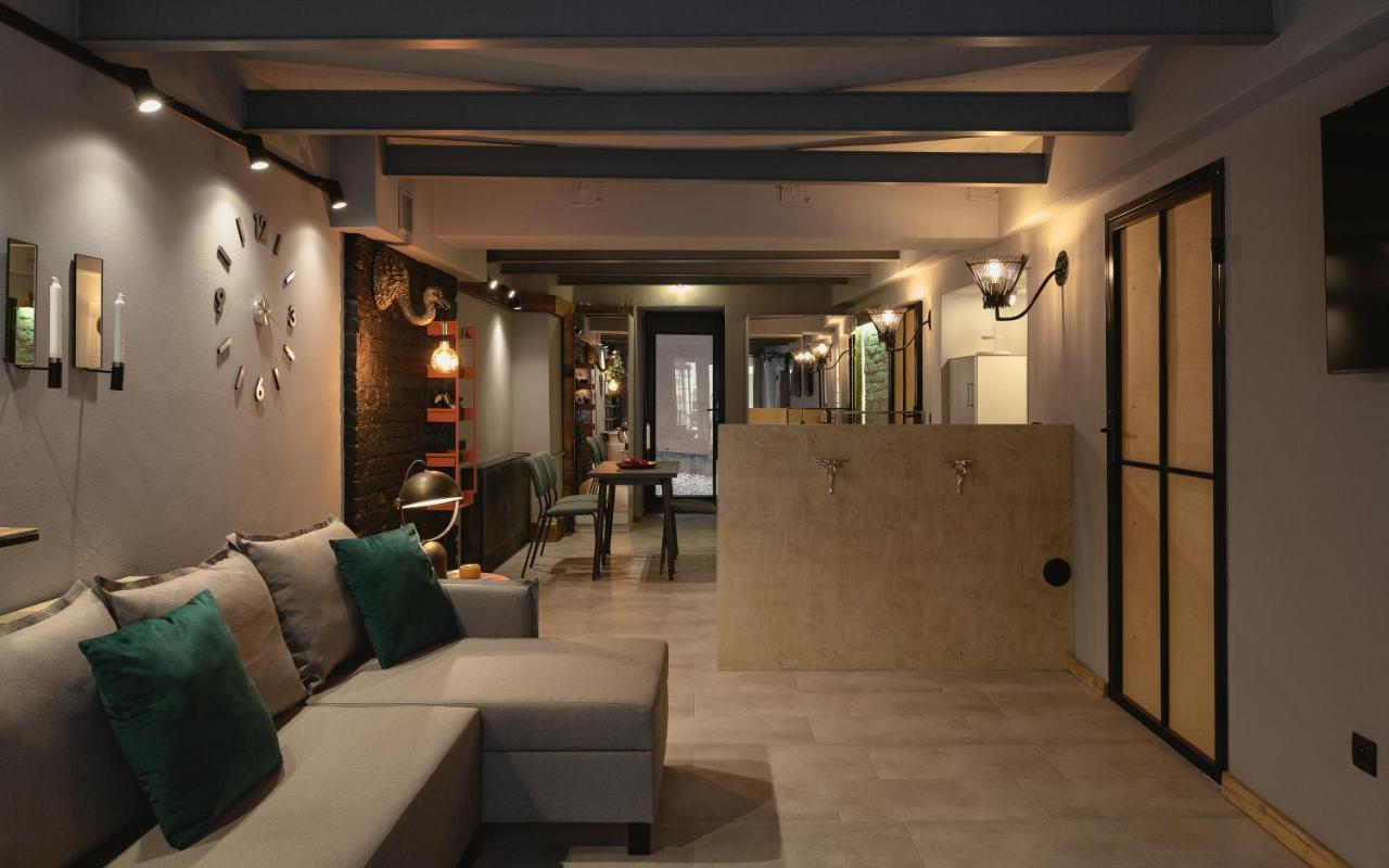 City Garage Apartment - Lwowska 9 ワルシャワ エクステリア 写真